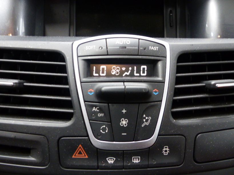 RENAULT LAGUNA COUPE 2011 - Photo n°14