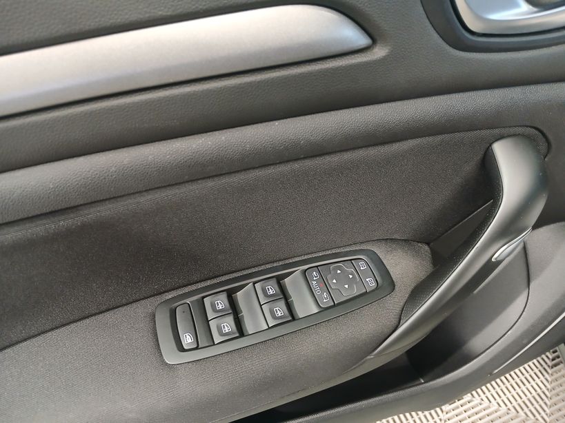 RENAULT MEGANE IV BERLINE 2022 - Photo n°24