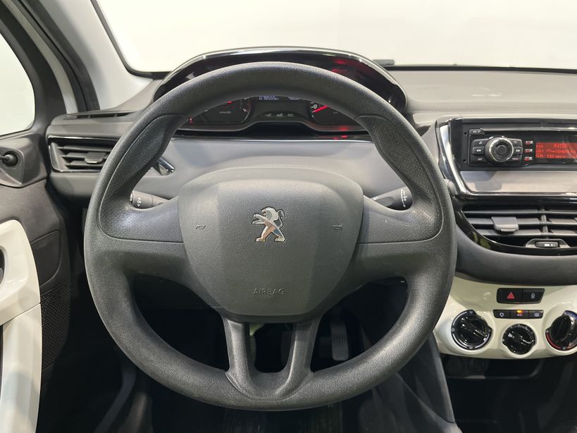 PEUGEOT 208 2015 - Photo n°11