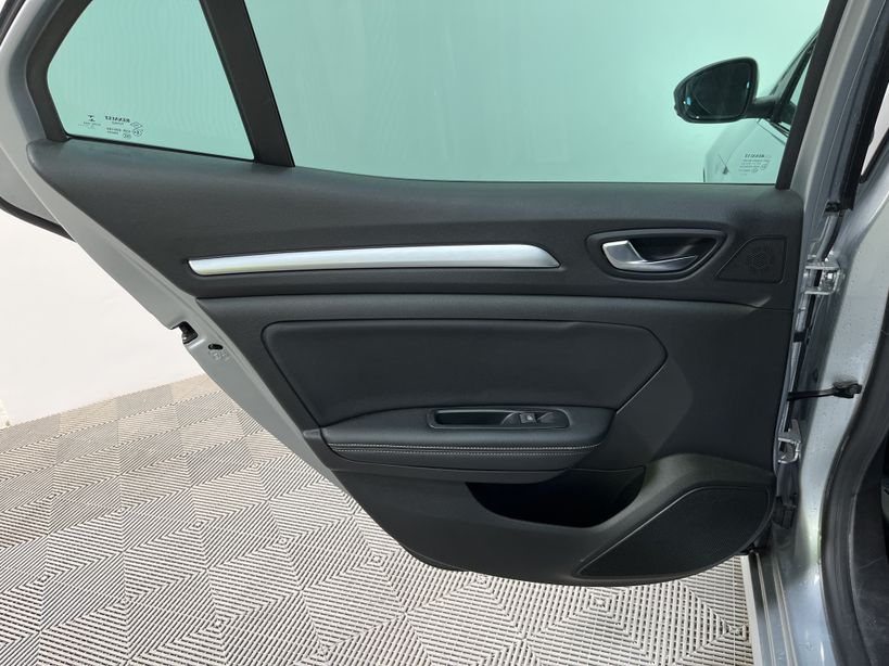 RENAULT MEGANE IV BERLINE 2021 - Photo n°36