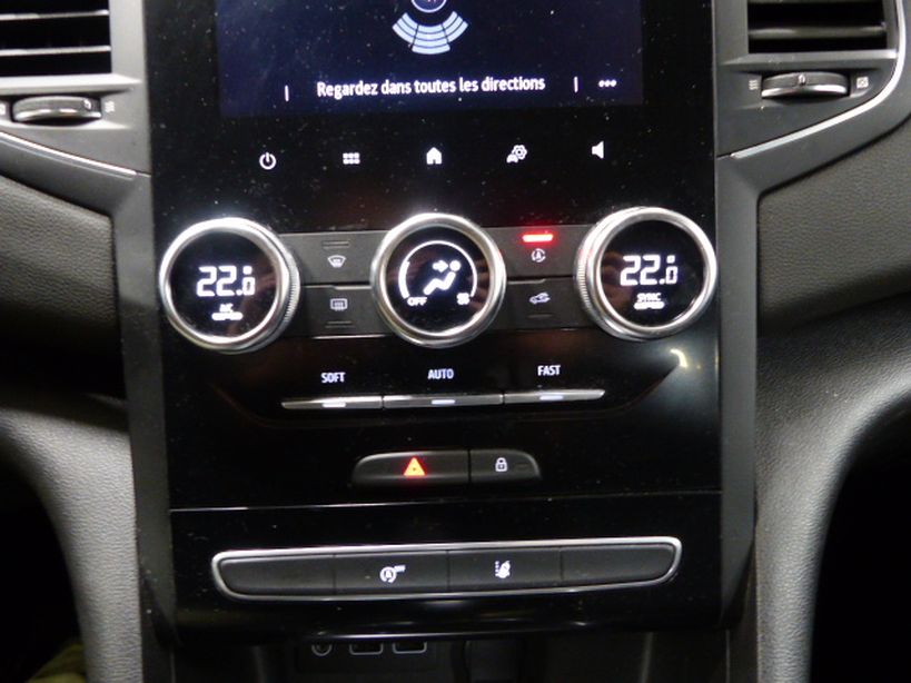 RENAULT MEGANE IV BERLINE 2021 - Photo n°23