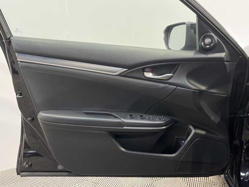 HONDA CIVIC 4 PORTES 2018 2019 - Photo n°34