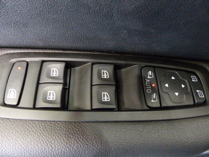 RENAULT MEGANE IV ESTATE 2018 - Photo n°16