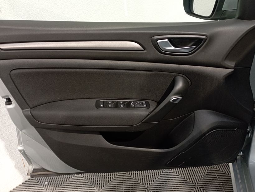 RENAULT MEGANE IV BERLINE 2021 - Photo n°34
