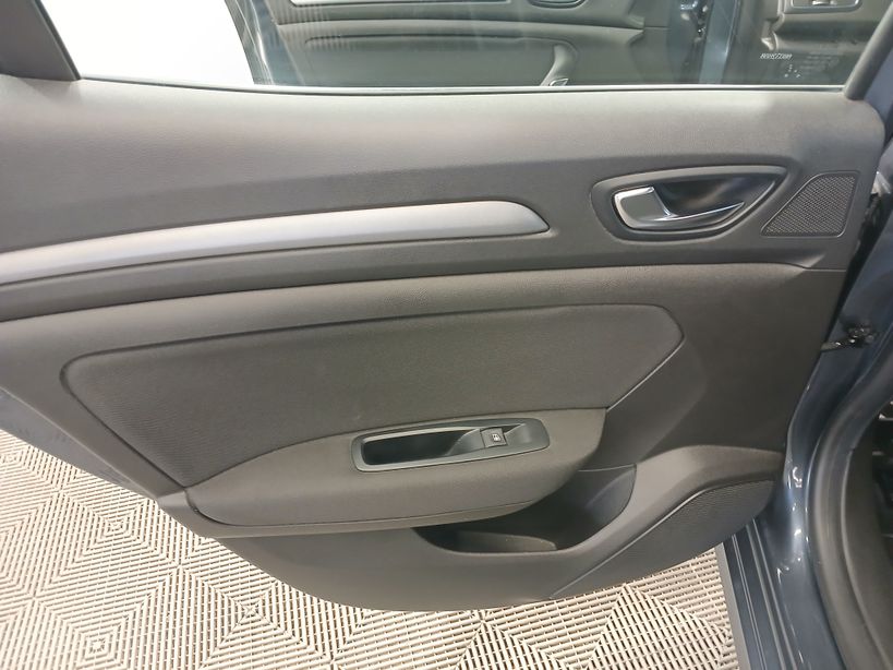 RENAULT MEGANE IV BERLINE 2021 - Photo n°19