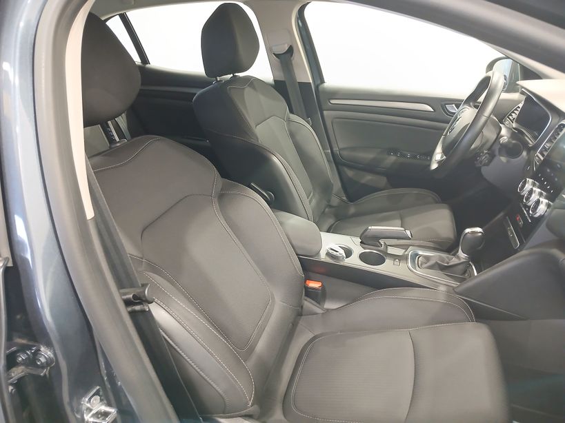 RENAULT MEGANE IV BERLINE 2021 - Photo n°9