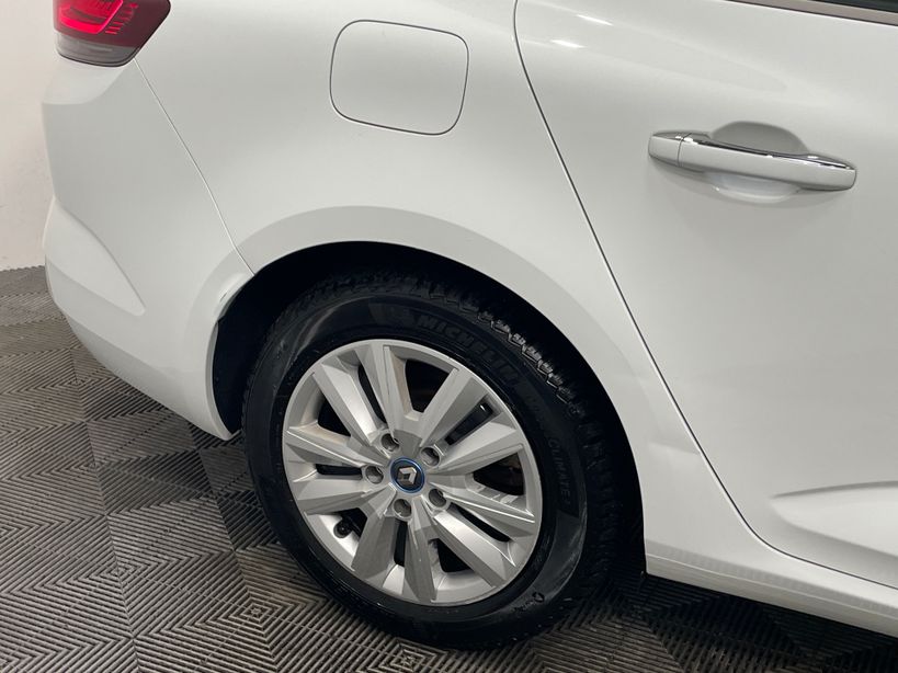 RENAULT MEGANE IV ESTATE 2021 - Photo n°10