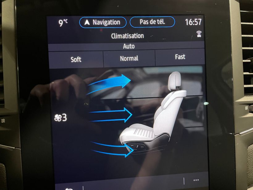 RENAULT MEGANE IV BERLINE 2022 - Photo n°23