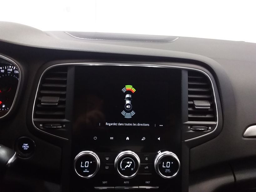 RENAULT MEGANE IV BERLINE 2023 - Photo n°13