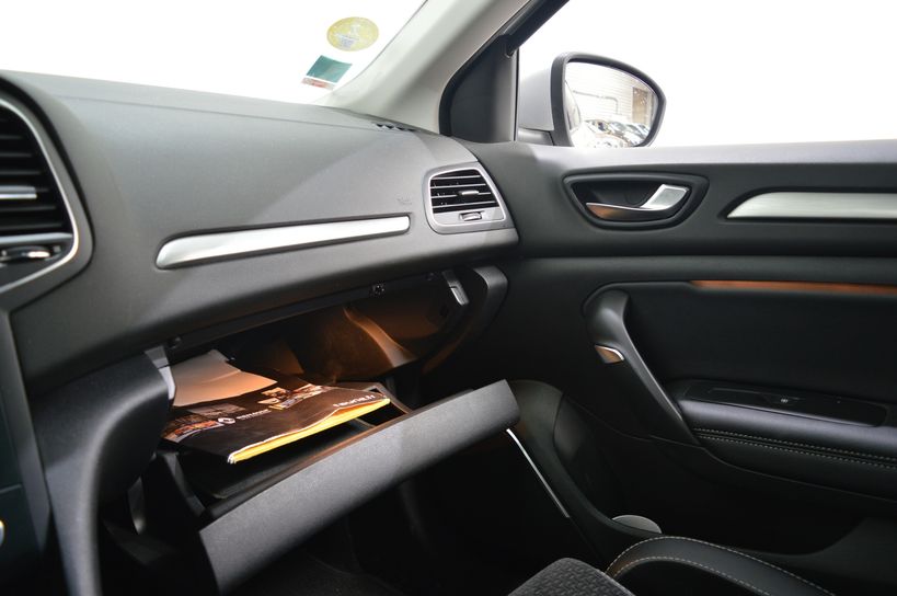 RENAULT MEGANE IV BERLINE 2019 - Photo n°36