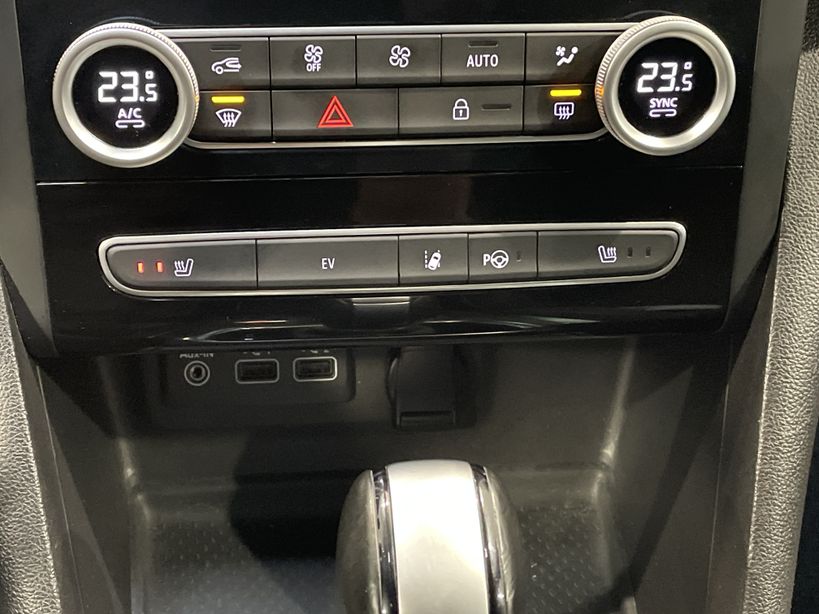 RENAULT MEGANE IV BERLINE 2021 - Photo n°16