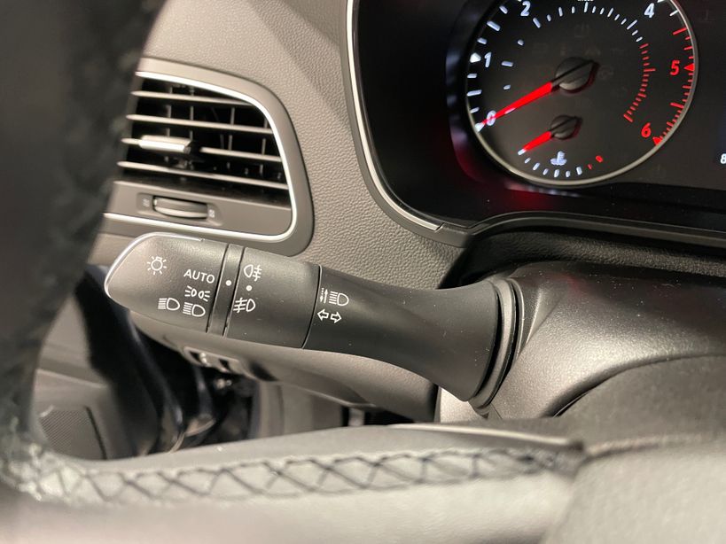 RENAULT MEGANE IV BERLINE 2022 - Photo n°13