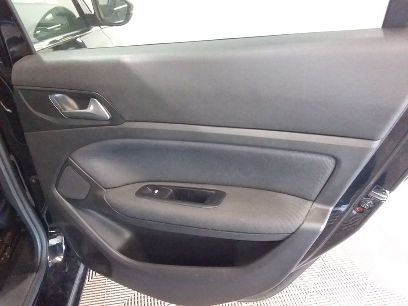 PEUGEOT 308 2020 - Photo n°11