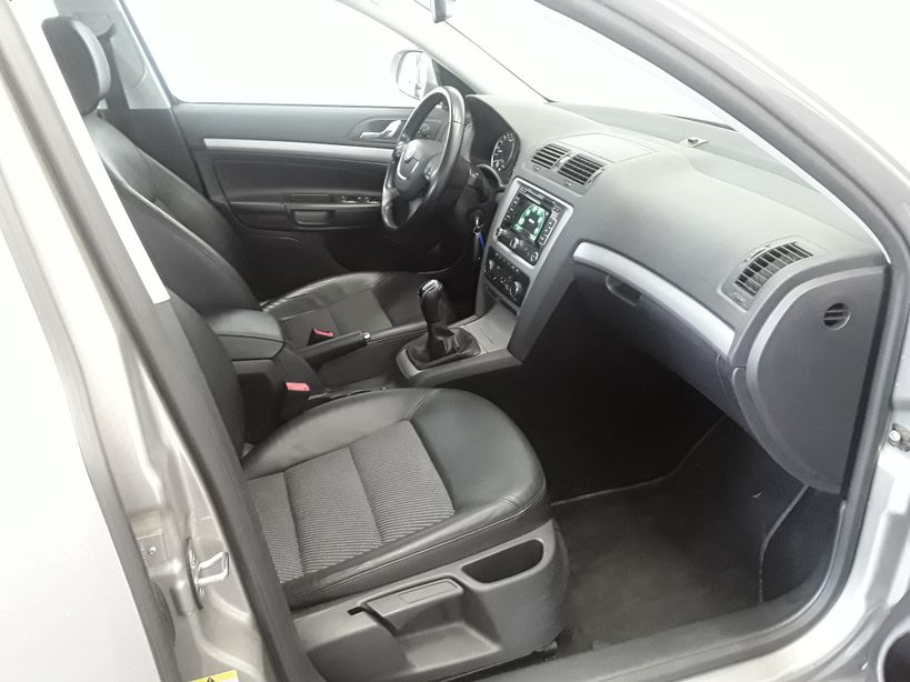 SKODA OCTAVIA COMBI 2012 - Photo n°16