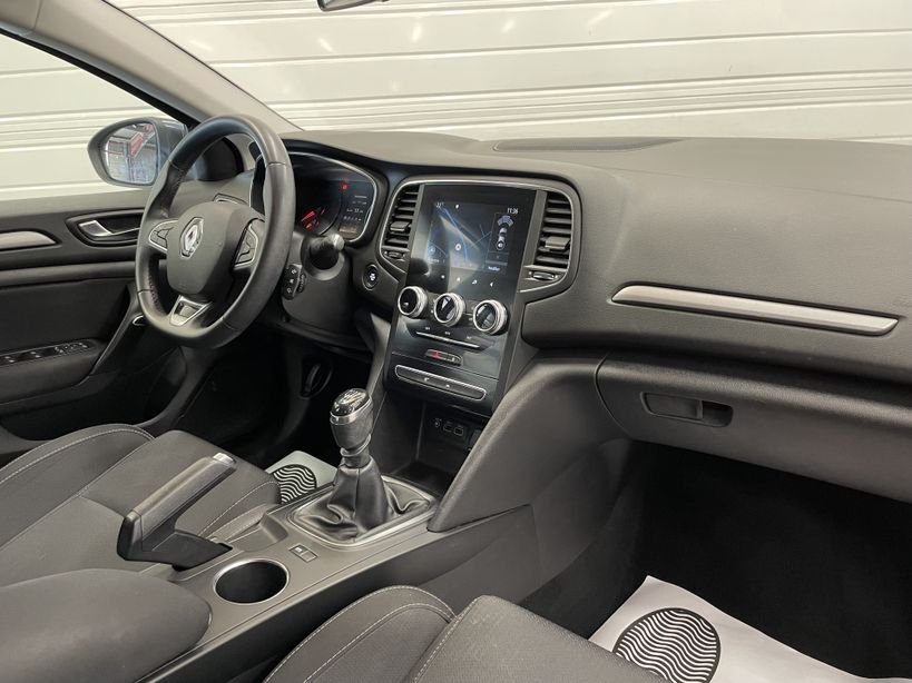 RENAULT MEGANE IV BERLINE 2022 - Photo n°10