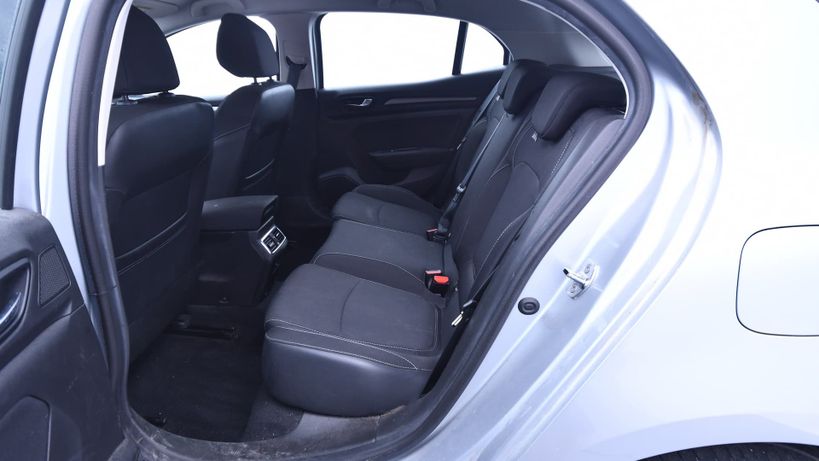 RENAULT MEGANE IV BERLINE 2021 - Photo n°10