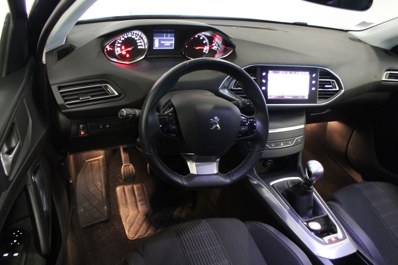 PEUGEOT 308 SW 2018 - Photo n°14