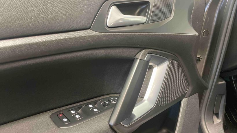 PEUGEOT 308 2018 - Photo n°15