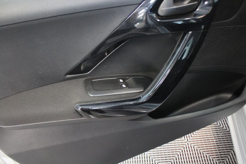 PEUGEOT 208 AFFAIRE 2017 - Photo n°11