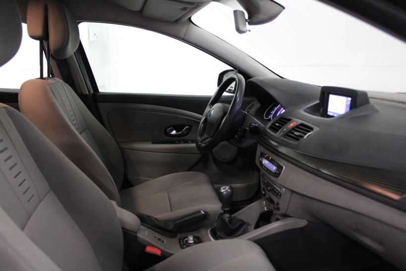 RENAULT MEGANE III ESTATE 2010 - Photo n°14