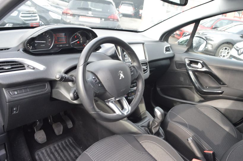 PEUGEOT 208 2018 - Photo n°5