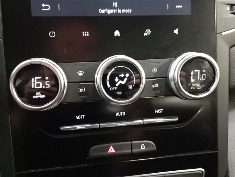 RENAULT MEGANE IV BERLINE 2021 - Photo n°24