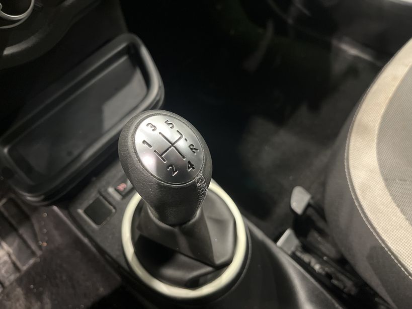 RENAULT TWINGO III 2018 - Photo n°17