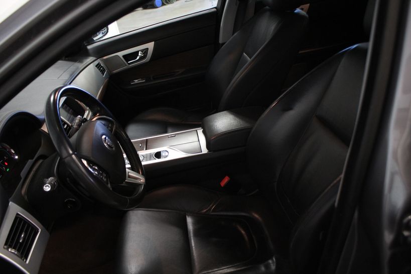 JAGUAR XF SPORTBRAKE 2013 - Photo n°22