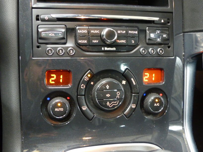 PEUGEOT 3008 2013 - Photo n°12