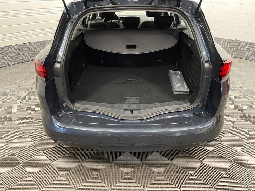 RENAULT MEGANE IV ESTATE 2022 - Photo n°9