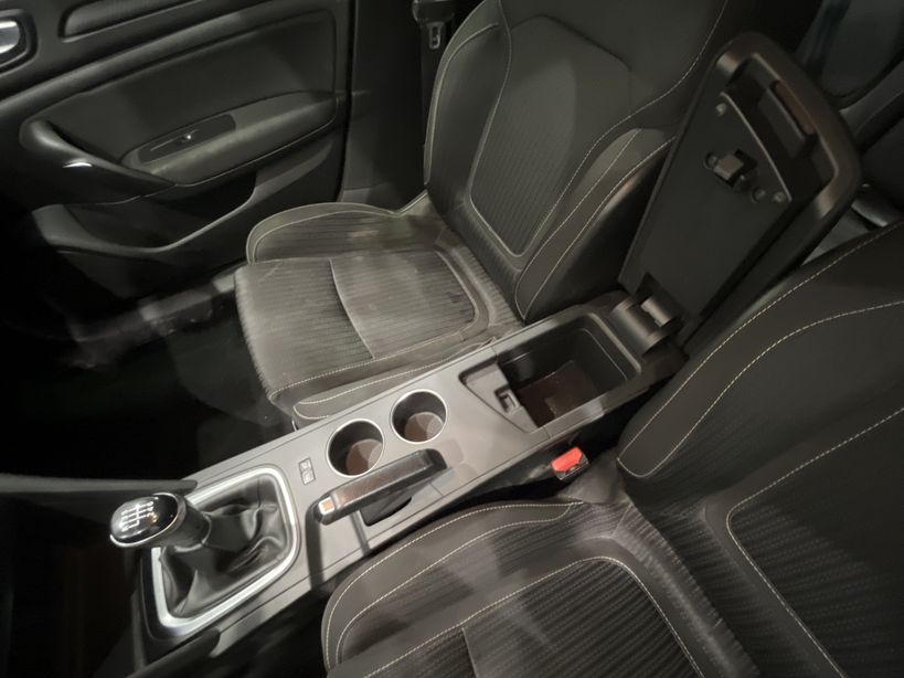 RENAULT MEGANE IV ESTATE 2019 - Photo n°21