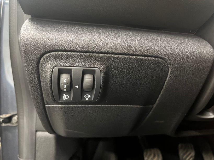 RENAULT MEGANE IV BERLINE 2022 - Photo n°16