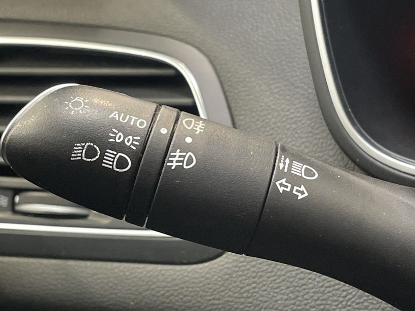 RENAULT MEGANE IV BERLINE 2021 - Photo n°23