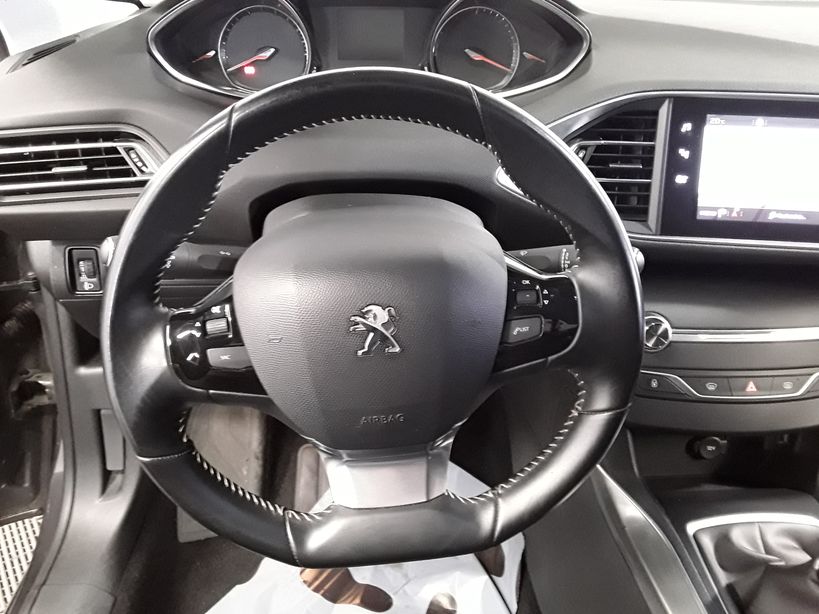 PEUGEOT 308 2018 - Photo n°15