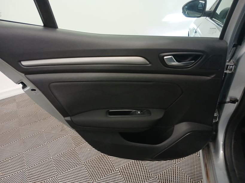 RENAULT MEGANE IV BERLINE 2021 - Photo n°25