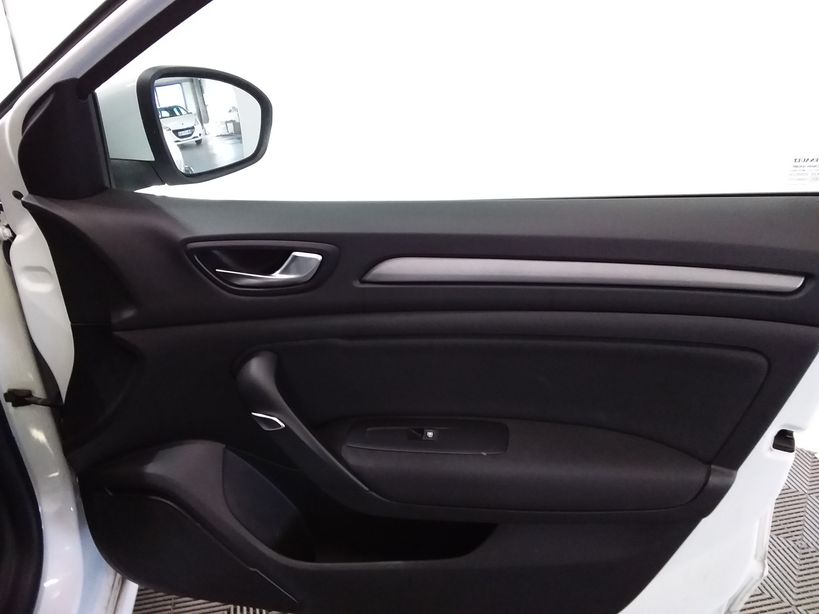 RENAULT MEGANE IV BERLINE 2020 - Photo n°8