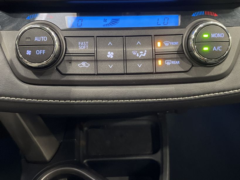 TOYOTA RAV4 HYBRIDE RC18 PRO 2019 - Photo n°16