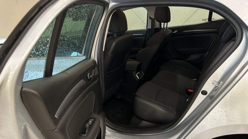 RENAULT MEGANE IV BERLINE 2021 - Photo n°10