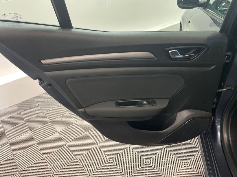 RENAULT MEGANE IV BERLINE 2022 - Photo n°26
