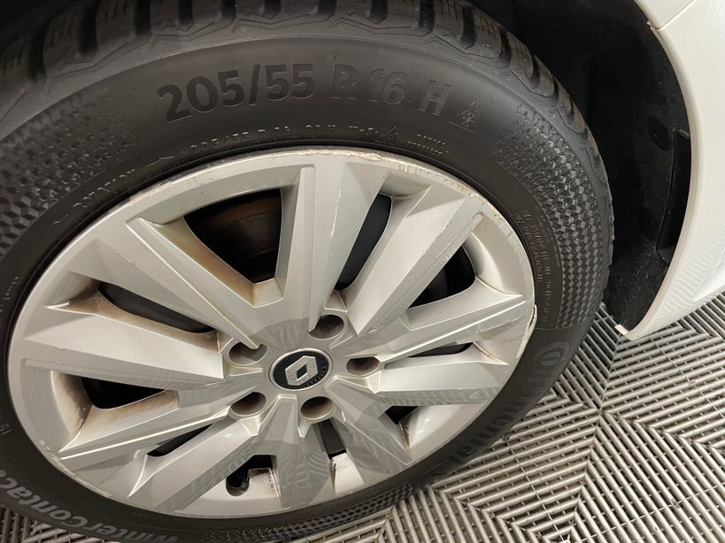 RENAULT MEGANE IV BERLINE 2021 - Photo n°10