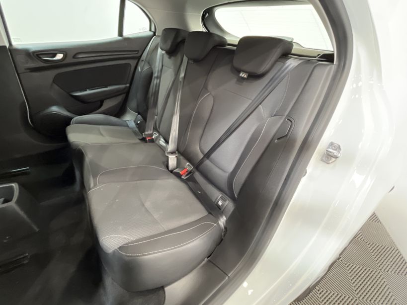 RENAULT MEGANE IV BERLINE 2021 - Photo n°10