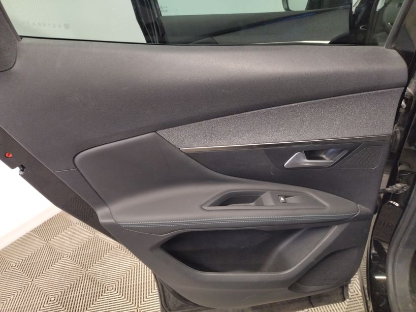 PEUGEOT 3008 2019 - Photo n°17