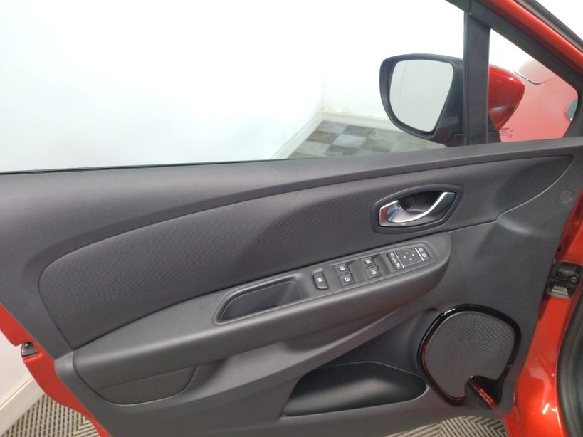 RENAULT CLIO IV ESTATE 2018 - Photo n°10