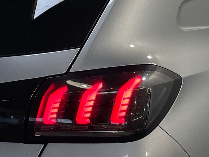 PEUGEOT 208 2023 - Photo n°8