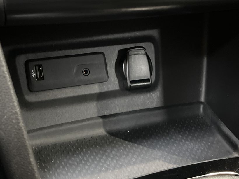 RENAULT MEGANE IV BERLINE 2021 - Photo n°17