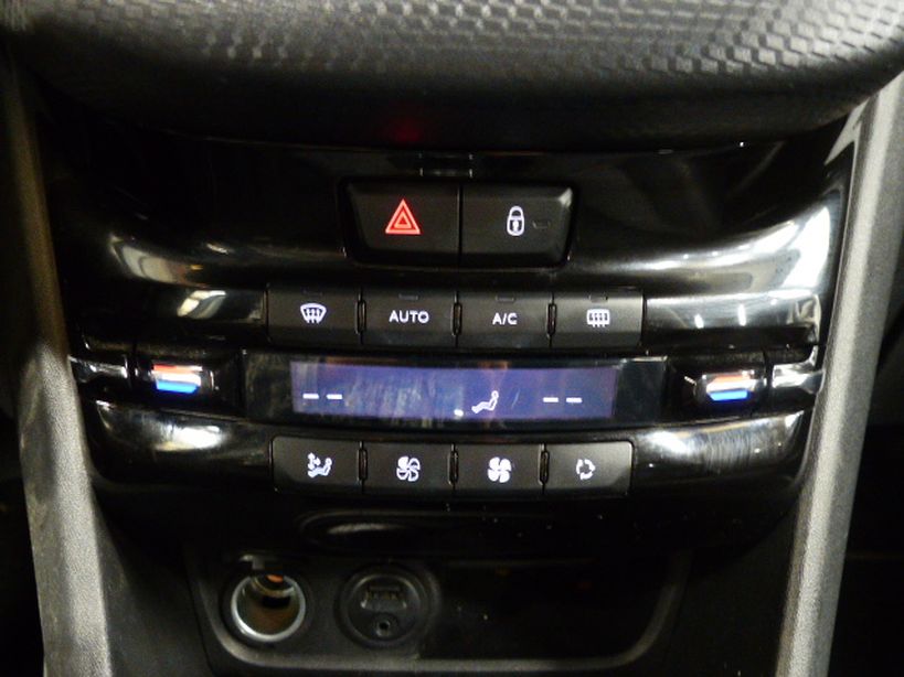PEUGEOT 2008 2015 - Photo n°18