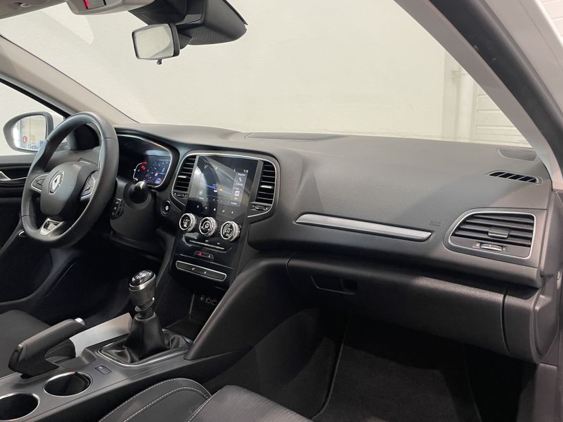 RENAULT MEGANE IV BERLINE 2021 - Photo n°9