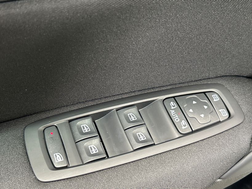 RENAULT MEGANE IV BERLINE 2023 - Photo n°31