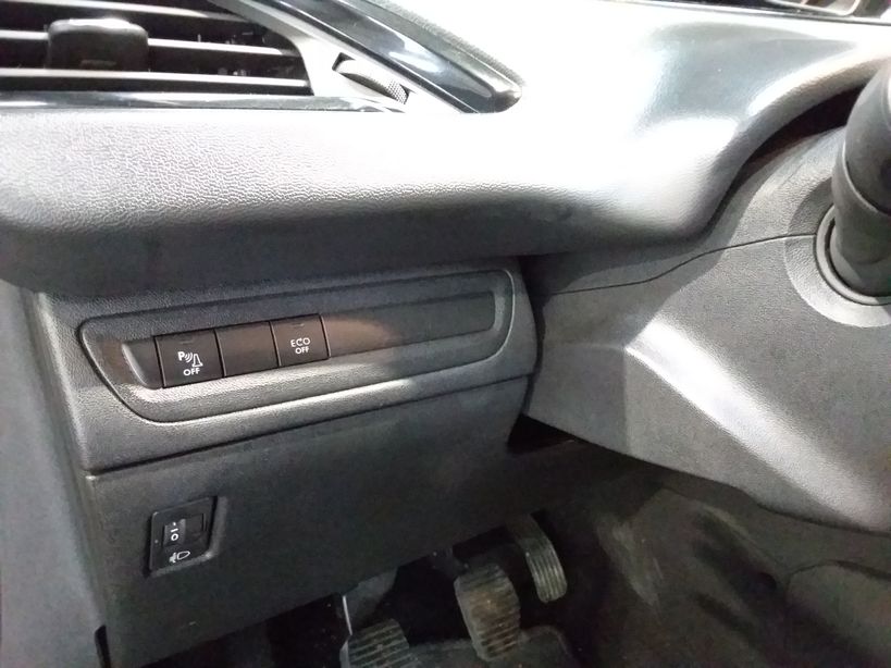 PEUGEOT 208 2020 - Photo n°12