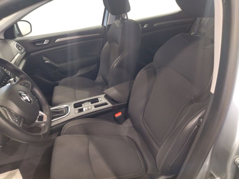 RENAULT MEGANE IV BERLINE 2021 - Photo n°6